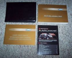 2002 Chevrolet Avalanche Owner's Manual Set