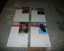 2017 Toyota Camry Hybrid Owner's Manual Set