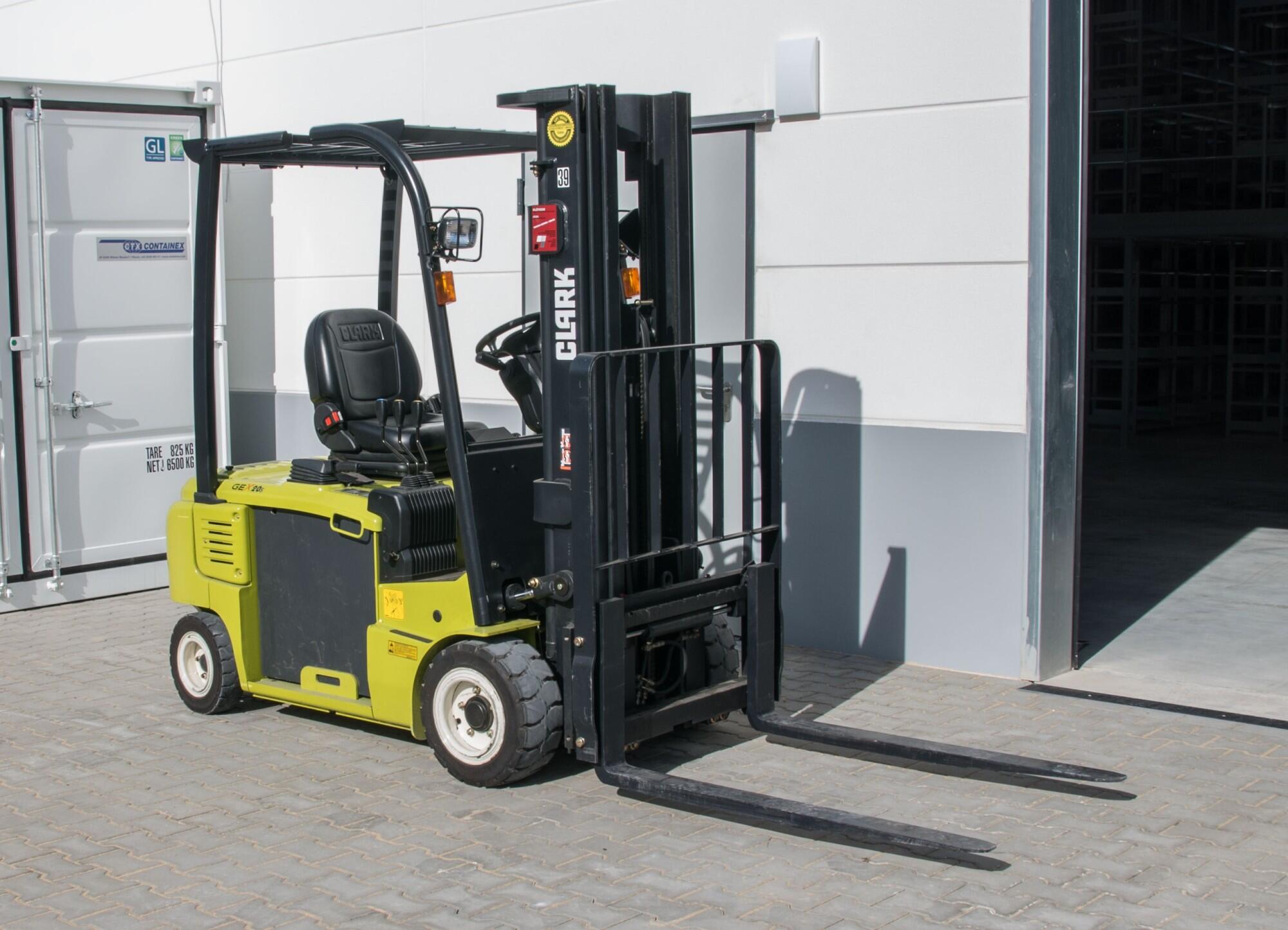 Machine forklift logistics